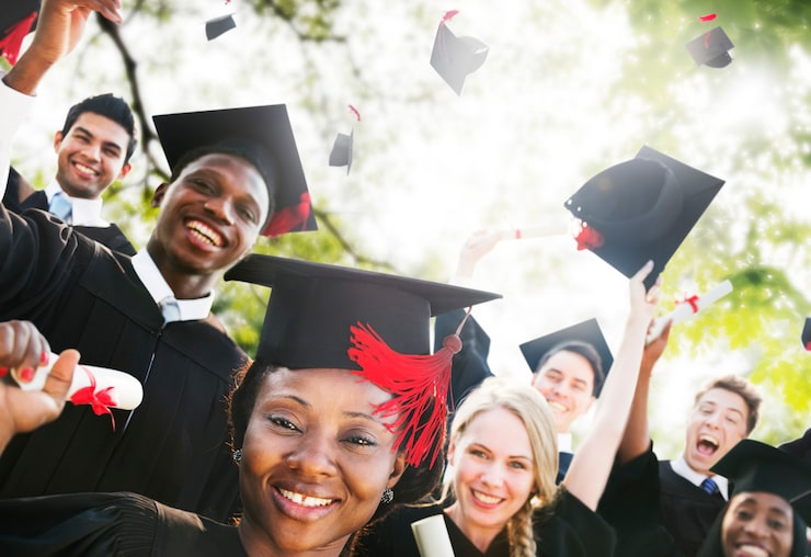 Diploma de Administração Comprar: O Valor Real da Formação para Negócios e Empreender